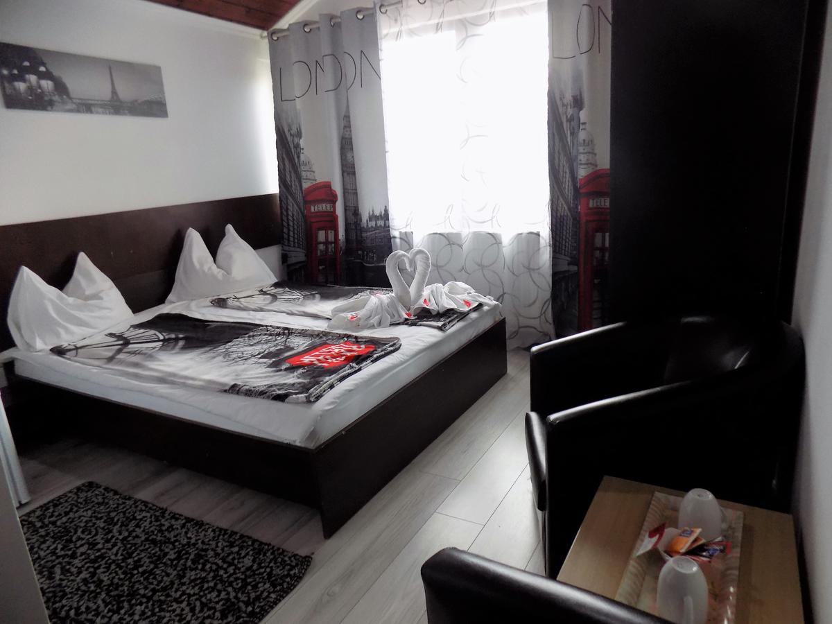 Pensiunea Red Rose Apartments Timisoara Esterno foto